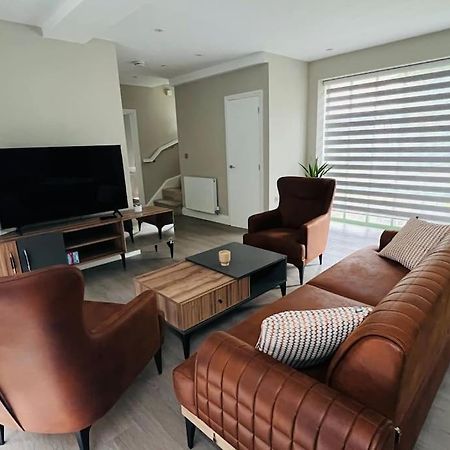 A House Designed For You… Edmonton Extérieur photo