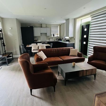 A House Designed For You… Edmonton Extérieur photo