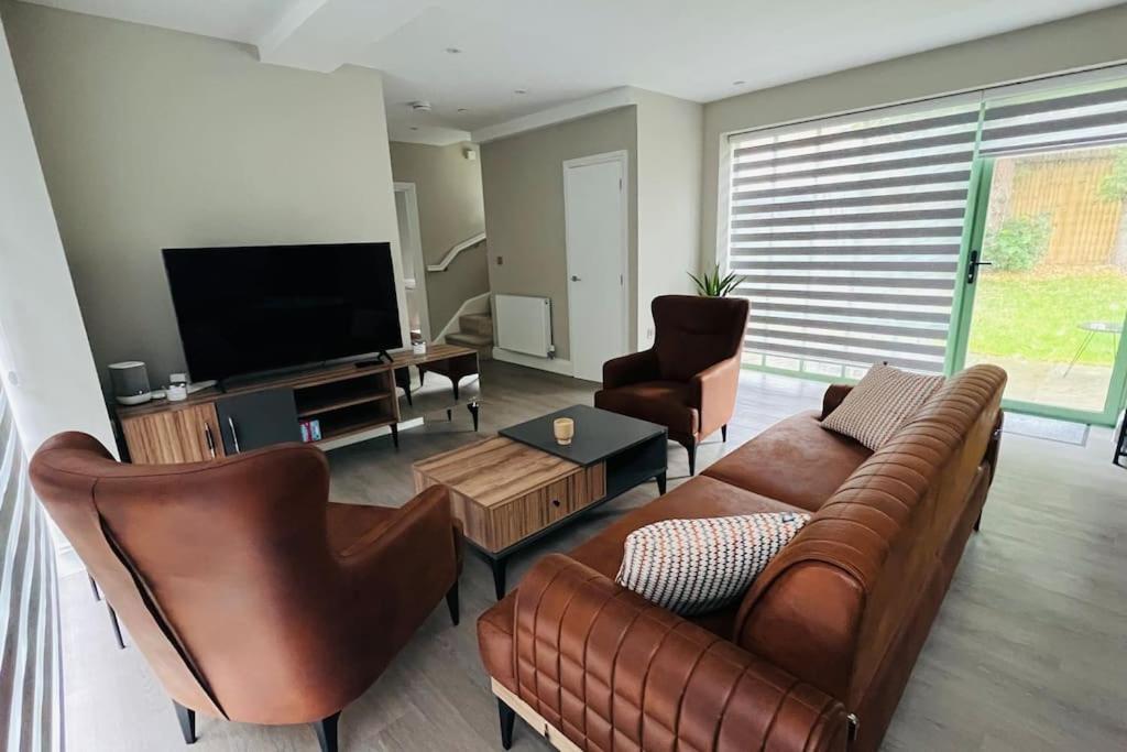 A House Designed For You… Edmonton Extérieur photo
