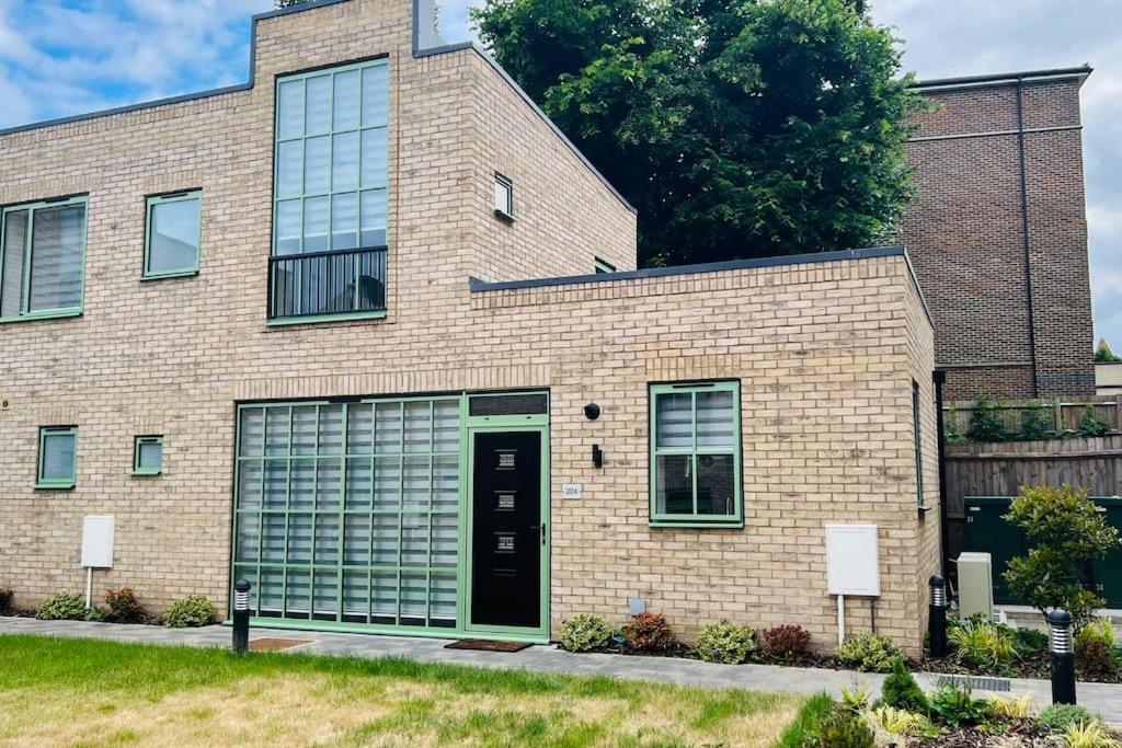 A House Designed For You… Edmonton Extérieur photo