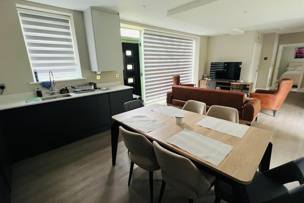 A House Designed For You… Edmonton Extérieur photo
