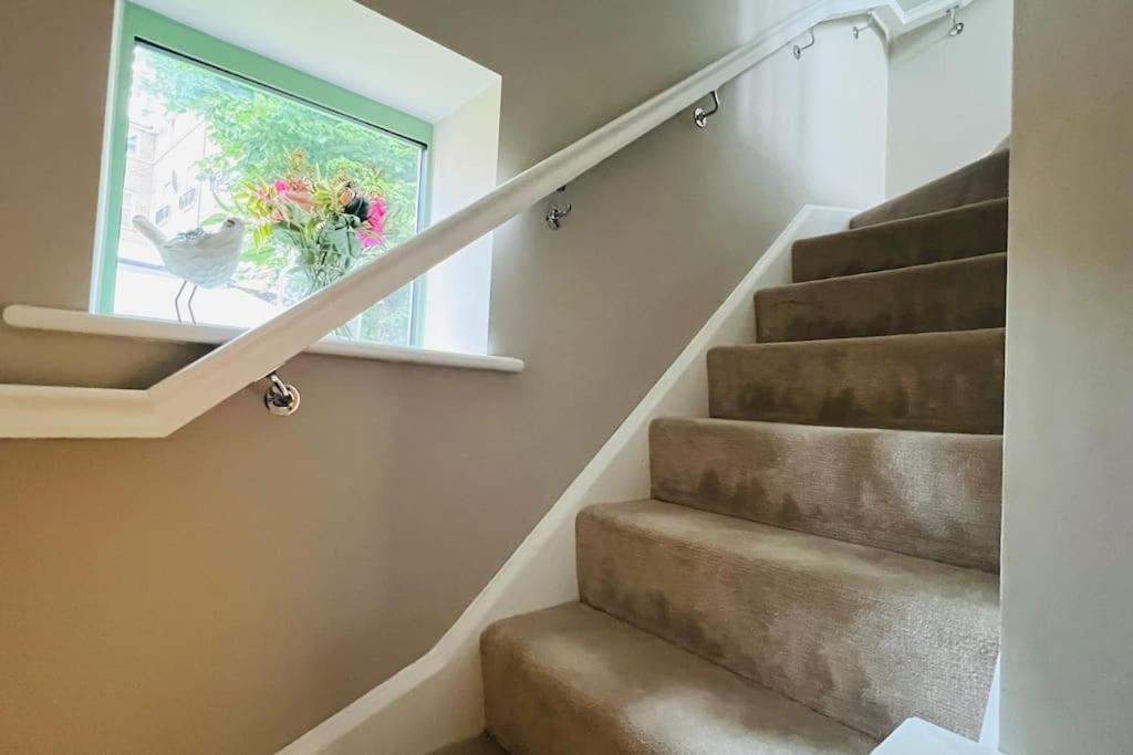 A House Designed For You… Edmonton Extérieur photo