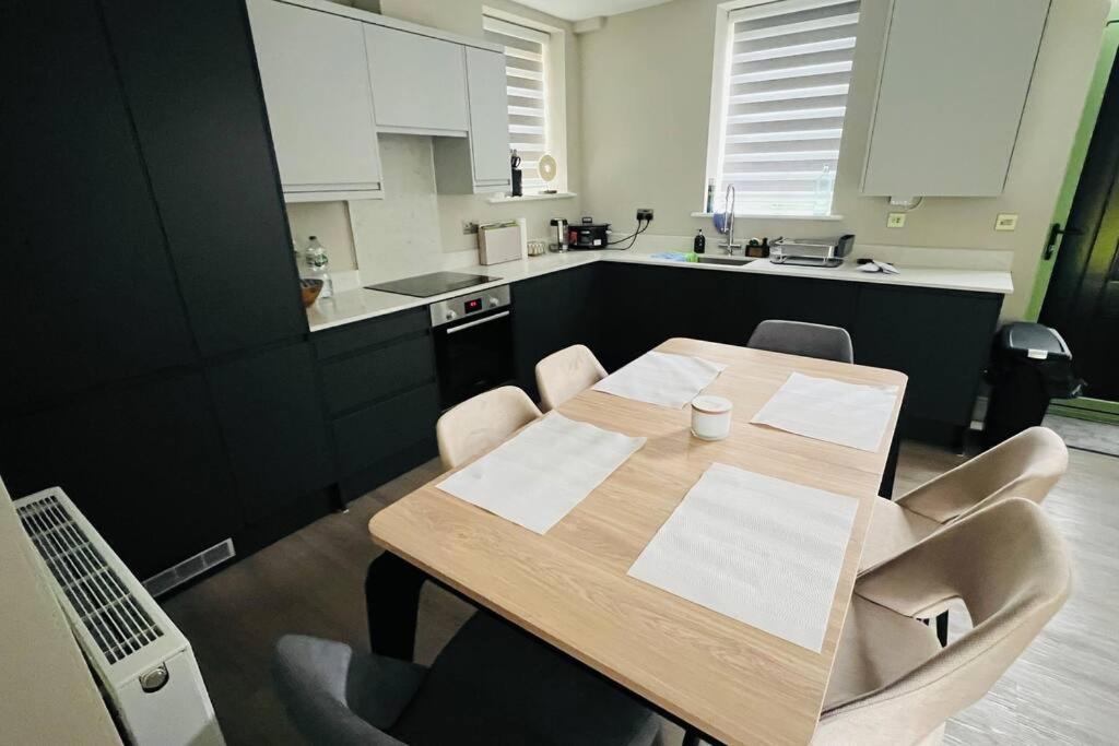 A House Designed For You… Edmonton Extérieur photo