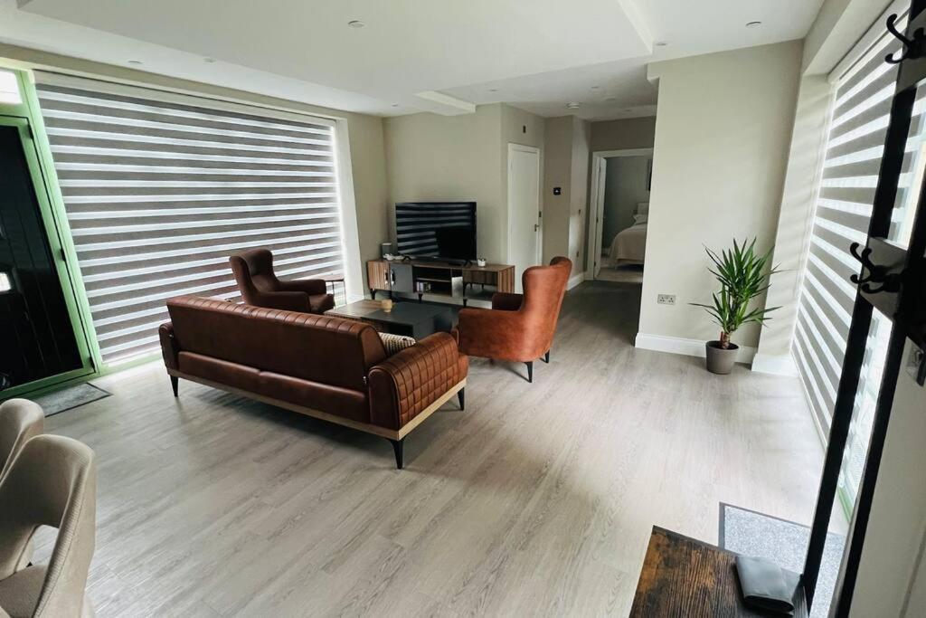 A House Designed For You… Edmonton Extérieur photo