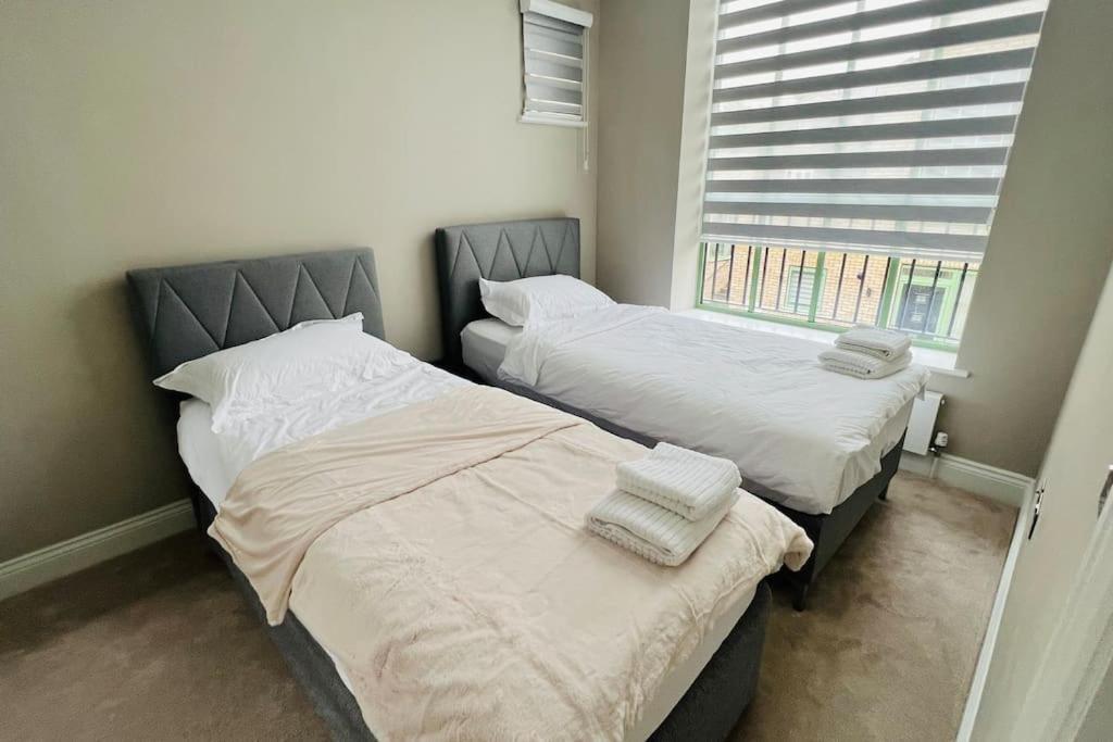 A House Designed For You… Edmonton Extérieur photo